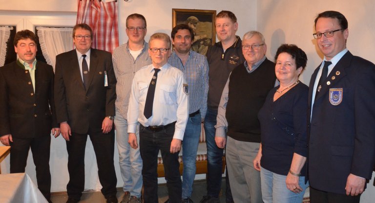 Gruppenfoto bei der Jahreshauptversammlung des KSK Oberpiebing