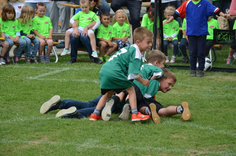 vier Kinder bei der Meisterschaft