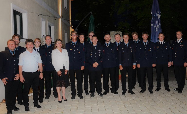 Gruppenfoto mit der neuen Vereinsführung