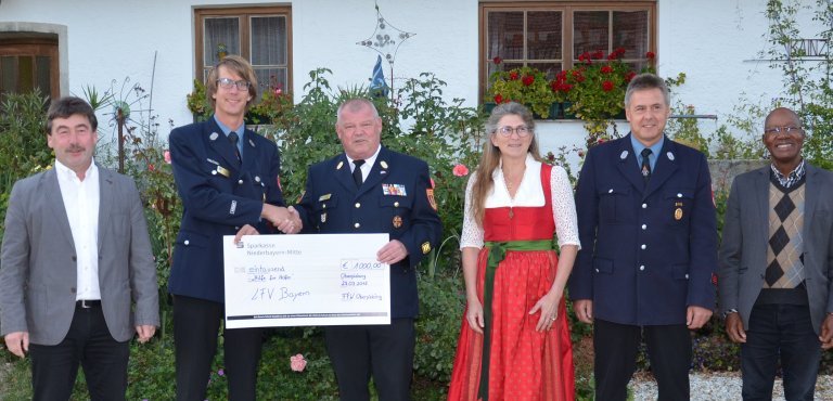 Gruppenfoto bei der Spendenübergabe