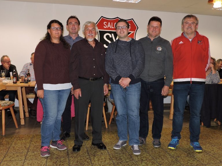 Gruppenfoto mit den Vereinsmeistern des SV Salching Eisstock