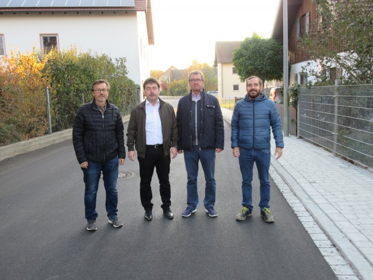 Gruppenfoto mit Bürgermeister Alfons Neumeier, Xaver Fleischmann, Manfred Hacker und Marco Dietl