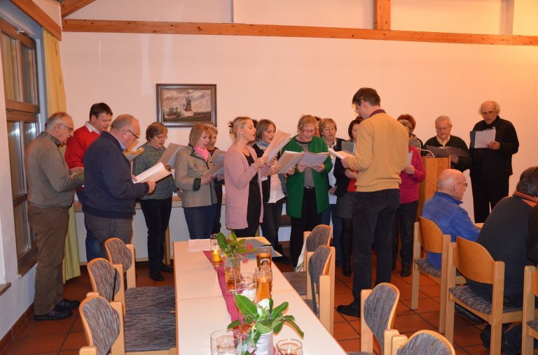 der Kirchenchor beim Singen