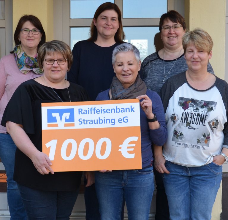 Gruppenfoto bei der Übergabe der Geldspende