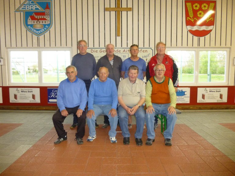 Gruppenfoto beim Senioren Eisstockbrotzeitturnier