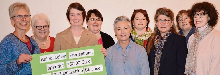 Gruppenfoto bei der Übergabe der Geldspende