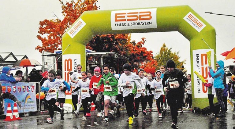 Kinder beim Start zum ersten ILE-Gäubodenlauf 2017