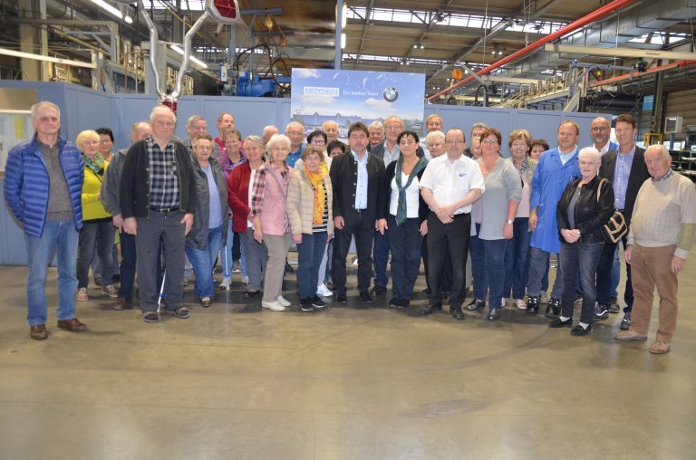 Gruppenfoto bei der Besichtigung des Boysen-MVO-Werks