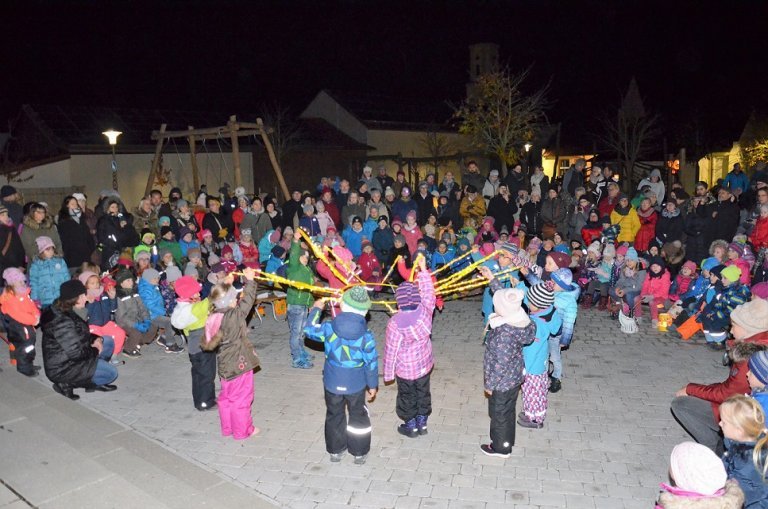 Kinder bei der Sankt-Martins Feier