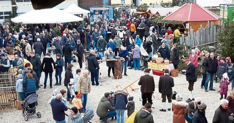 gut besuchter Weihnachtsmarkt