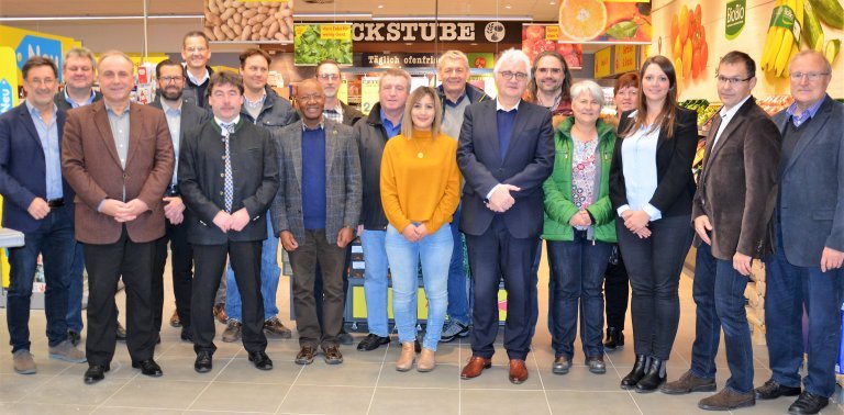 Gruppenfoto bei der Markteinweihung