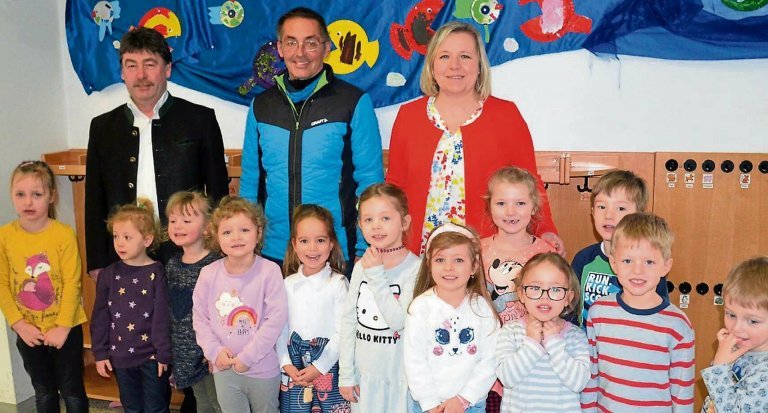 Gruppenfoto bei der Übergabe der Geldspende