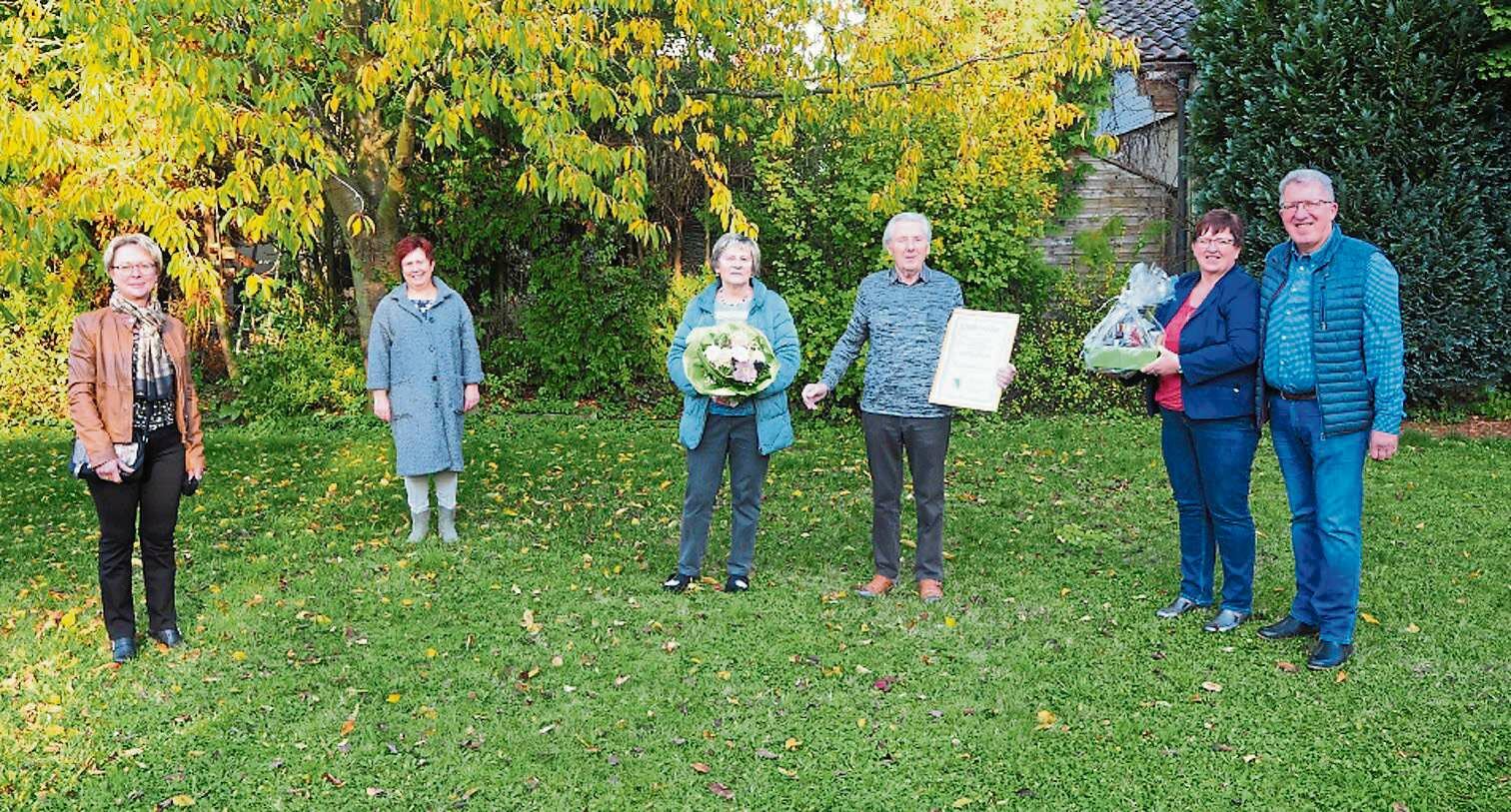 Gruppenfoto bei der Ehrung von Paul Prechtl